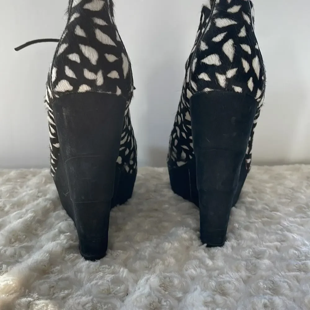 Diane Von Furstenberg Open Toes Wedge Ankle Boots Animal Print Size 8.5 M